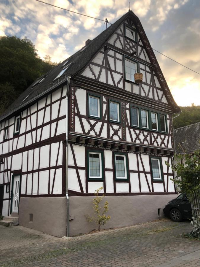 Schoene Ferienwohnung Burgruine Fachwerkhaus バッハラッハ エクステリア 写真